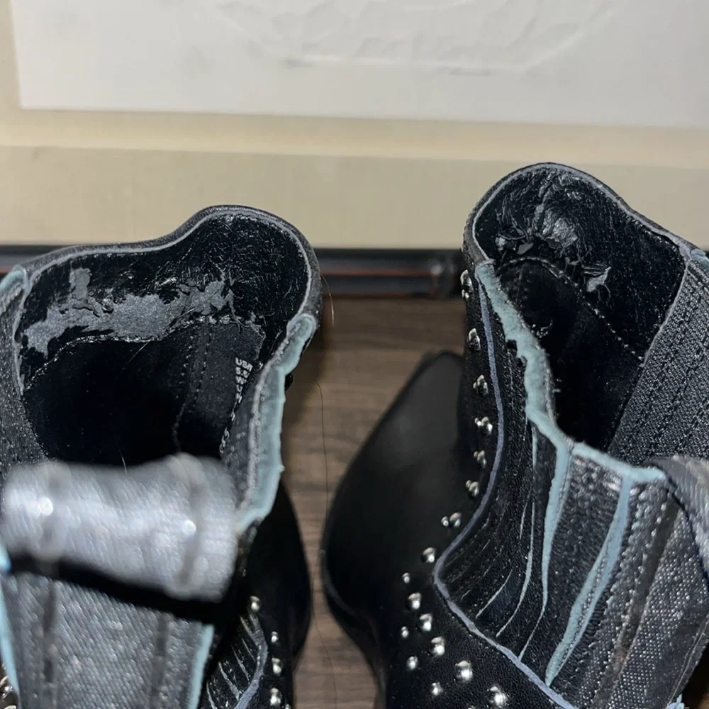 Kenneth Cole Bynona /West Side Studded Leather Western Black Booties EUC sz 5.5